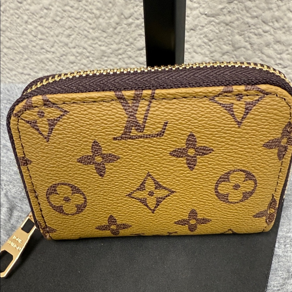 Source Unknown Brown Monogram Wallet - image 3